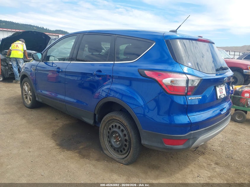 Vin: 1fmcu9gd3huc40027, lot: 45760902, ford escape se 20173