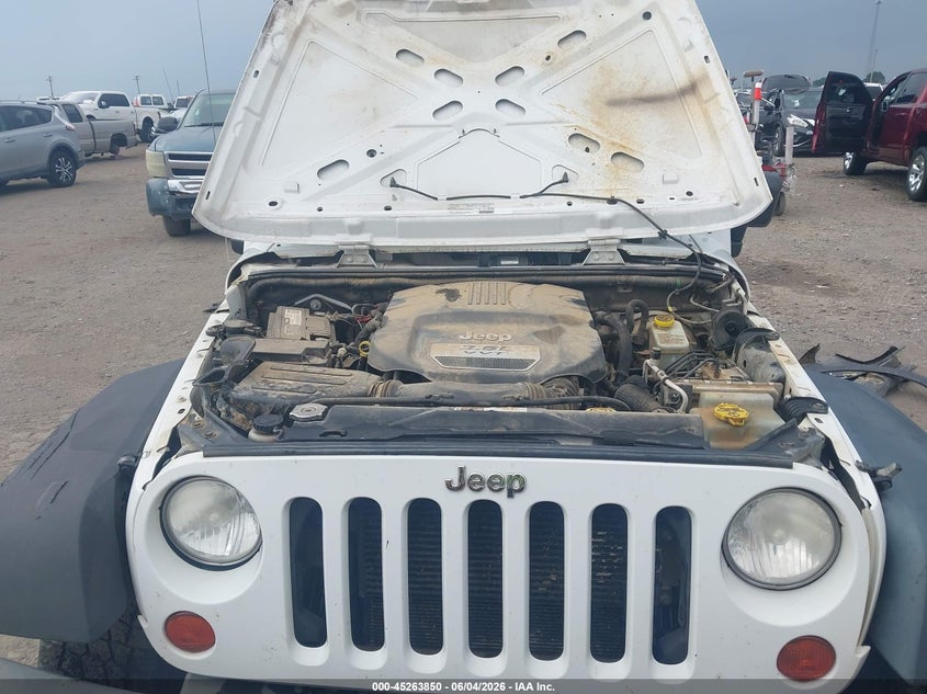 2013 Jeep Wrangler Unlimited Sport VIN: 1C4BJWDG4DL505527 Lot: 45263850