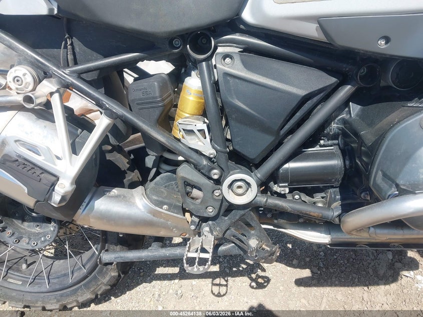 2016 BMW R1200 Gs Adventure VIN: WB10A1203GZ666675 Lot: 45264138