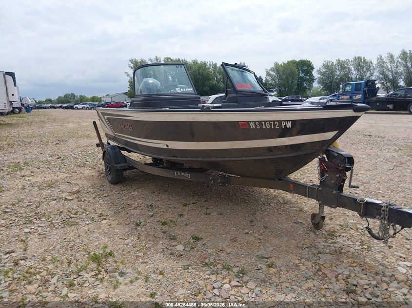 2025 LUND 18' auction photo 1
