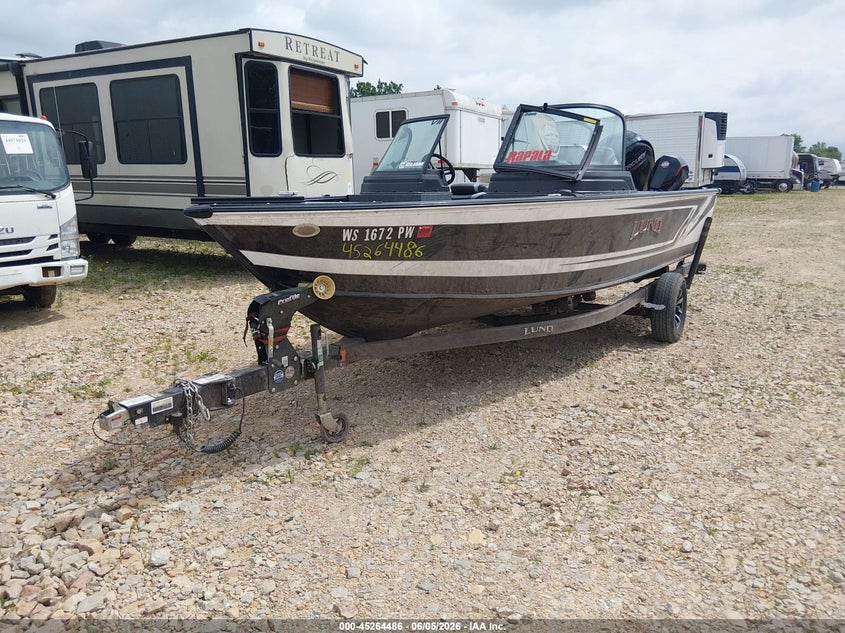 2025 LUND 18' auction photo 2