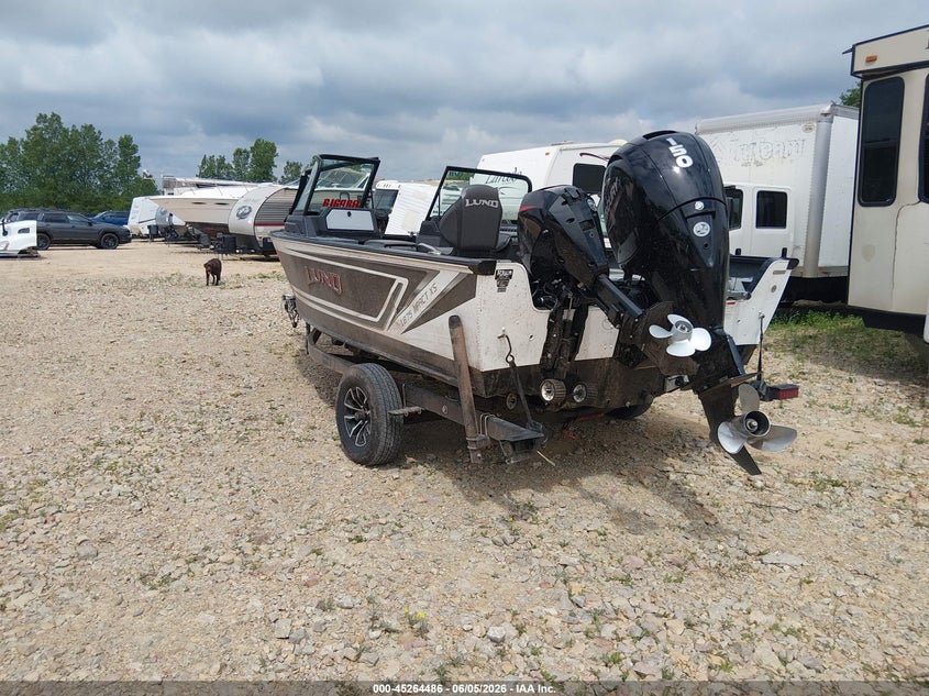 2025 LUND 18' auction photo 3