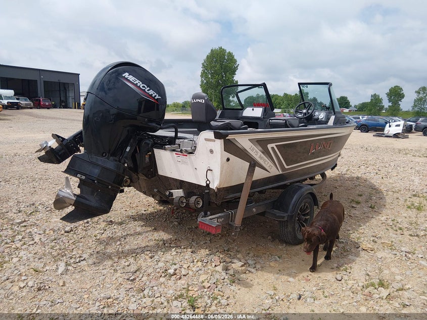 2025 LUND 18' auction photo 4