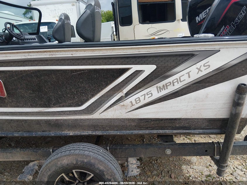 2025 LUND 18' auction photo 5