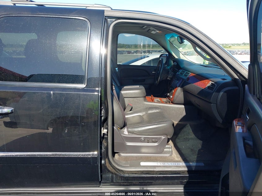 2013 CHEVROLET SUBURBAN 1500 auction photo 5