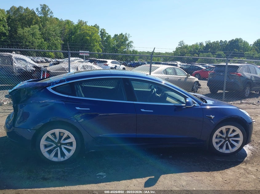 TESLA MODEL 3 - zdjęcie 14