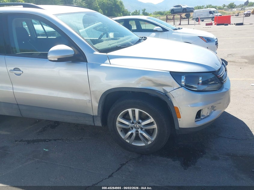 2017 VOLKSWAGEN TIGUAN 2.0T/2.0T S — Photo 6