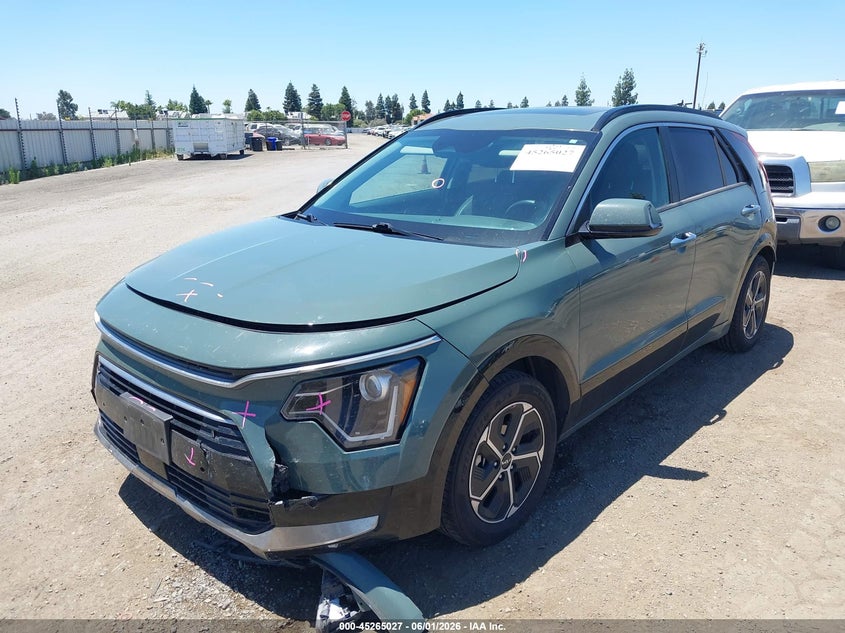 Vin: kndct3le2p5061120, lot: 45762847, kia niro sx 20232
