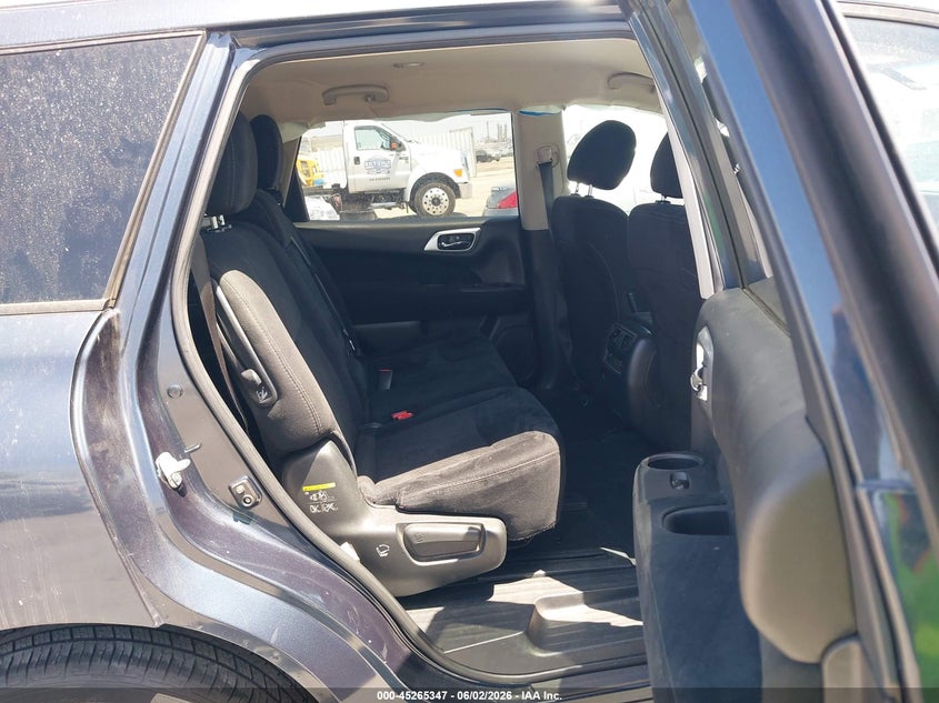 2016 Nissan Pathfinder Platinum/S/Sl/Sv VIN: 5N1AR2MM6GC636073 Lot: 45265347