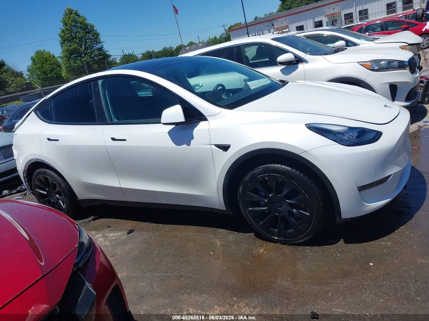 2022 Tesla Model Y Long Range Dual Motor All-Wheel Drive VIN: 7SAYGAEE2NF316505 Lot: 45265516
