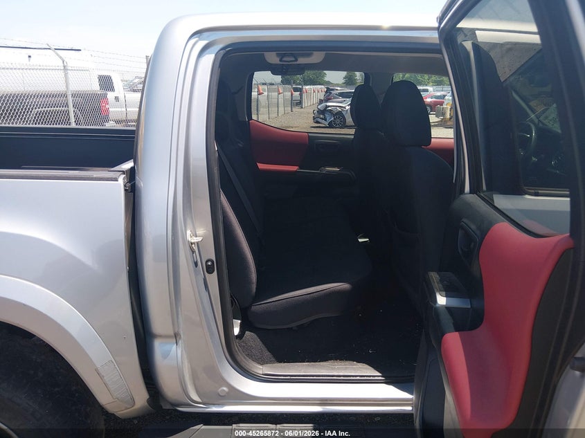 2017 TOYOTA TACOMA auction photo 8