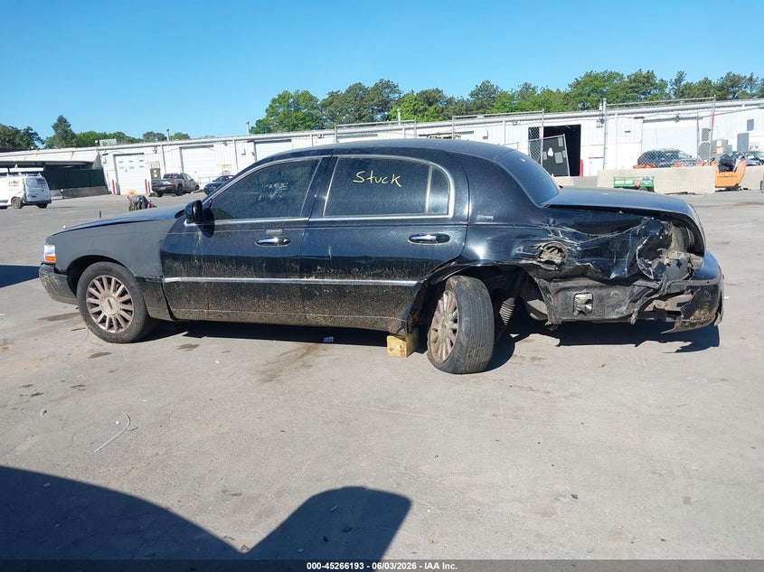 2004 Lincoln Town Car Ultimate VIN: 1LNHM83W74Y680133 Lot: 45266193