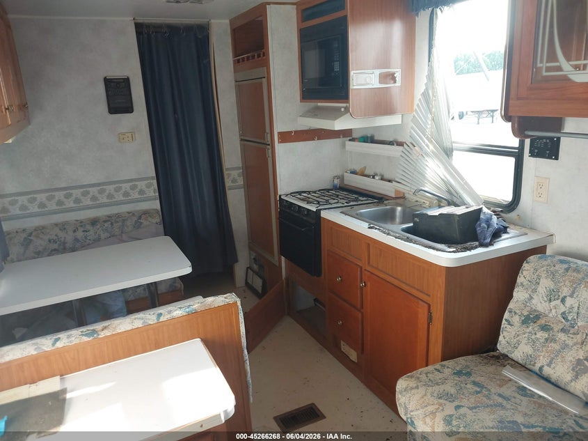 1999 FOREST RIVER CHEROKEE auction photo 5