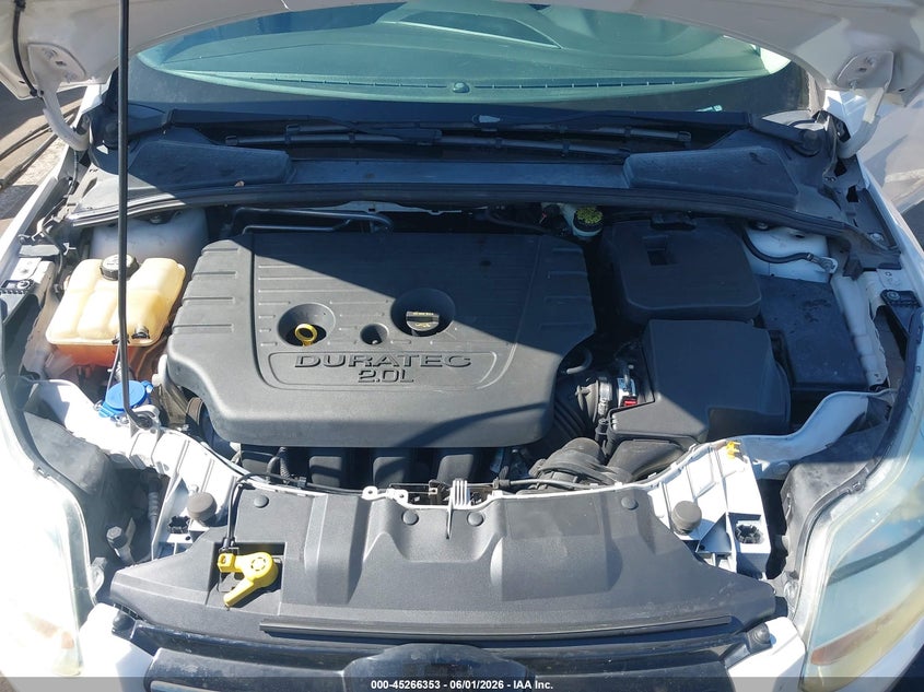 1FAHP3M22CL237058 2012 Ford Focus 2.0 Sel white
