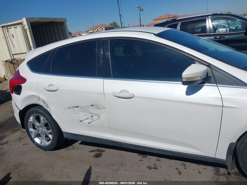 1FAHP3M22CL237058 2012 Ford Focus 2.0 Sel white