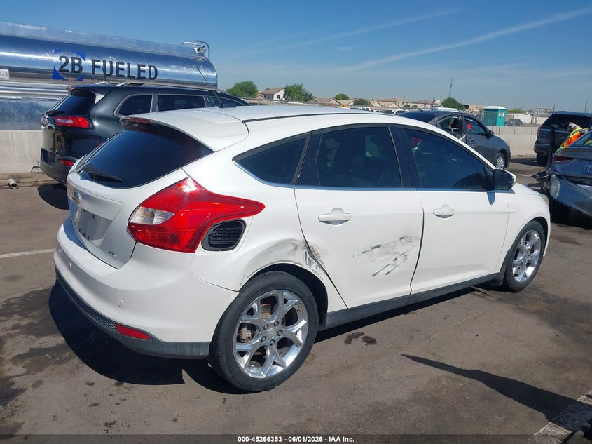1FAHP3M22CL237058 2012 Ford Focus 2.0 Sel white