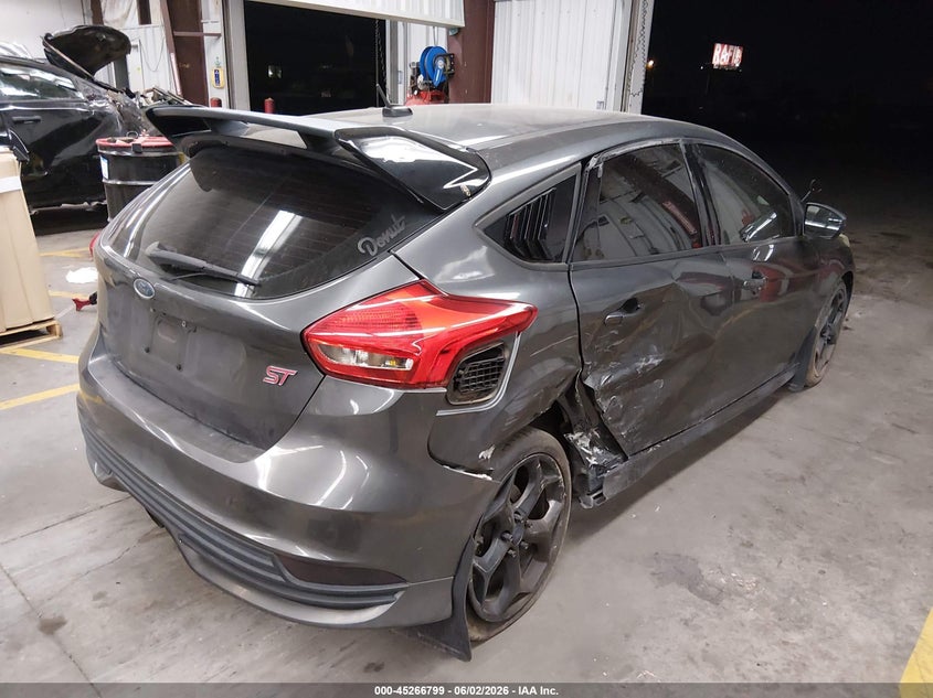 Vin: 1fadp3l91hl245589, lot: 45764619, ford focus st 20174