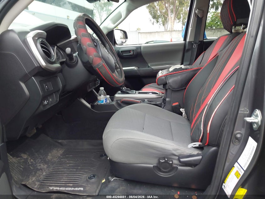 2020 TOYOTA TACOMA SR5 — Photo 17