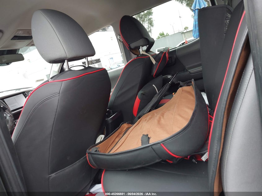 2020 TOYOTA TACOMA SR5 — Photo 18