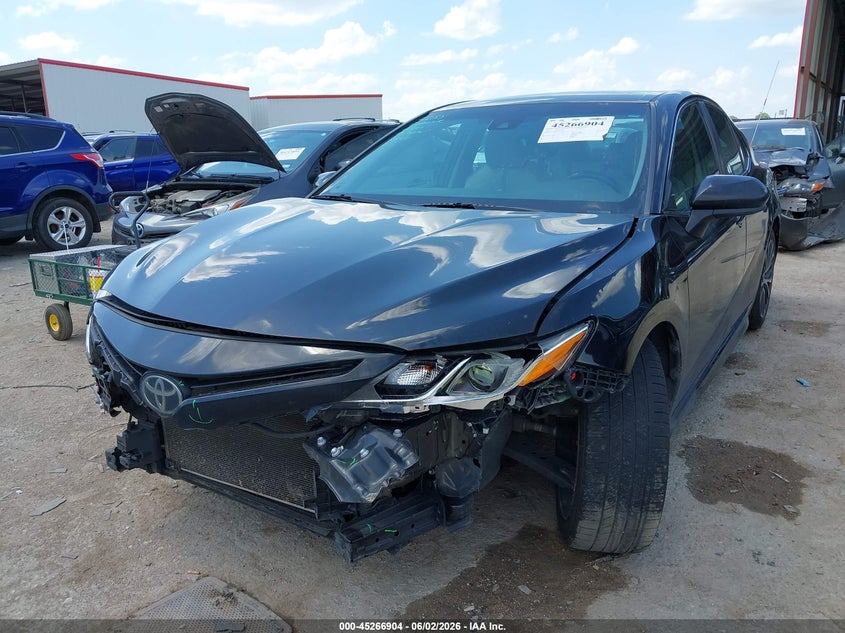 Vin: 4t1g11ak6lu951071, lot: 45764724, toyota camry se 20202