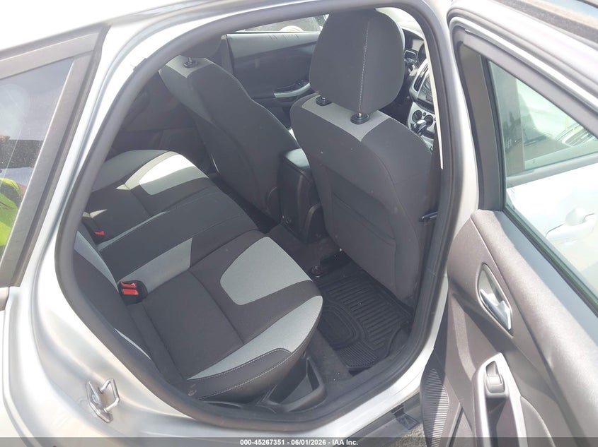 2012 Ford Focus 2.0 Se silver Lot 111045267351 Vin 1FAHP3K2XCL462735