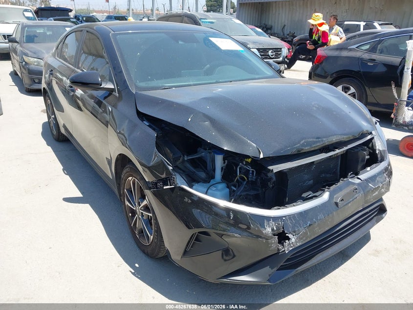 Vin: 3kpf24ad0pe570661, lot: 45765462, kia forte lxs 2023 img_1