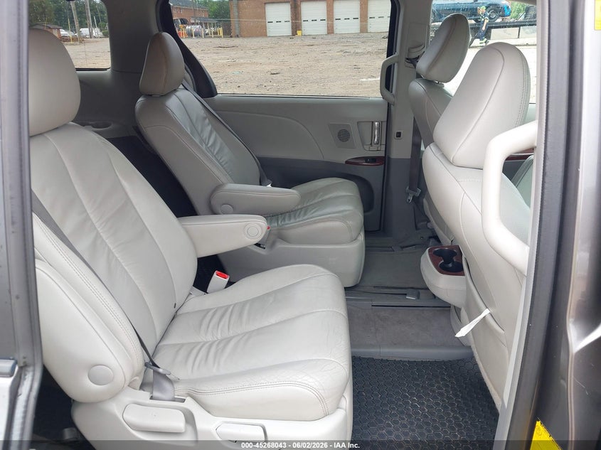 2011 Toyota Sienna Xle VIN: 5TDDK3DC1BS008299 Lot: 45268043