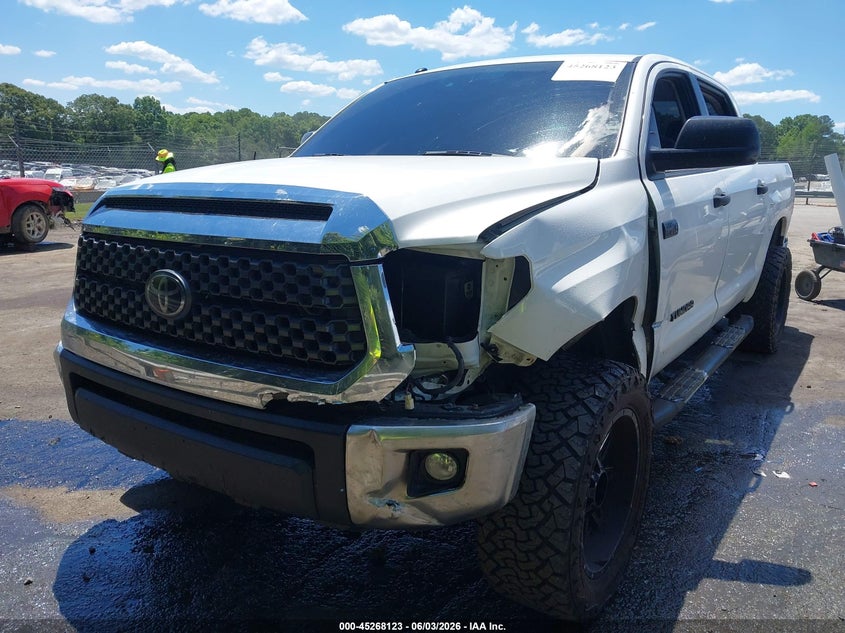 2018 Toyota Tundra Sr5 5.7L V8 VIN: 5TFDW5F15JX748779 Lot: 45268123