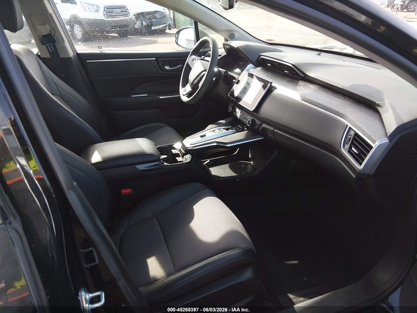 2018 Honda Clarity Plug-In Hybrid VIN: JHMZC5F17JC007005 Lot: 45268397