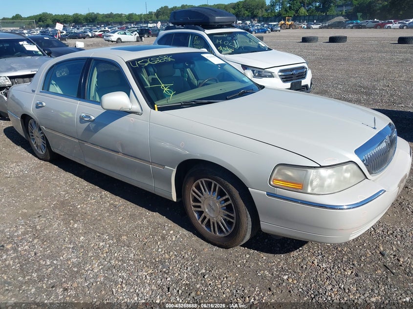 2006 LINCOLN TOWN CAR auction photo 1