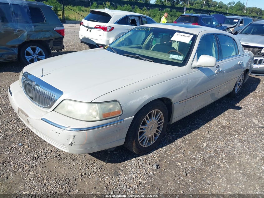 2006 LINCOLN TOWN CAR auction photo 2