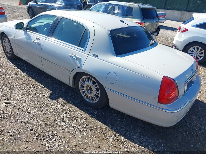 2006 LINCOLN TOWN CAR auction photo 3