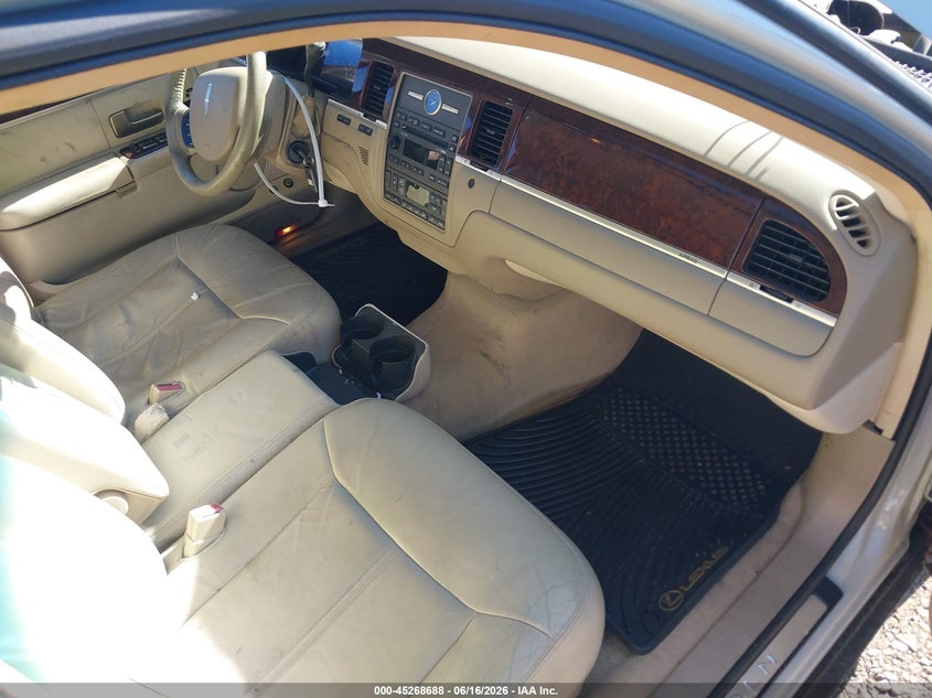 2006 LINCOLN TOWN CAR auction photo 5