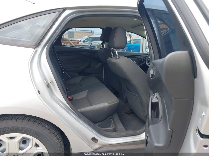 2012 Ford Focus 2.0 Se silver Lot 111045269068 Vin 1FAHP3F20CL146559