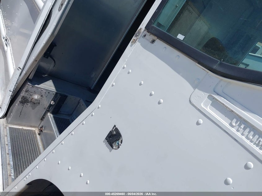 2001 Workhorse Custom Chassis Forward Control Chassis P4500 VIN: 5B4HP42R613329728 Lot: 45269460