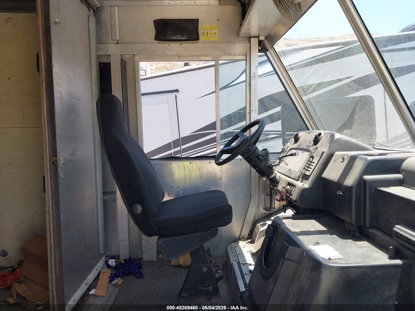 2001 Workhorse Custom Chassis Forward Control Chassis P4500 VIN: 5B4HP42R613329728 Lot: 45269460