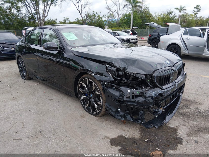 WBA13FK07TCX10136 BMW 550E XDRIVE 2026