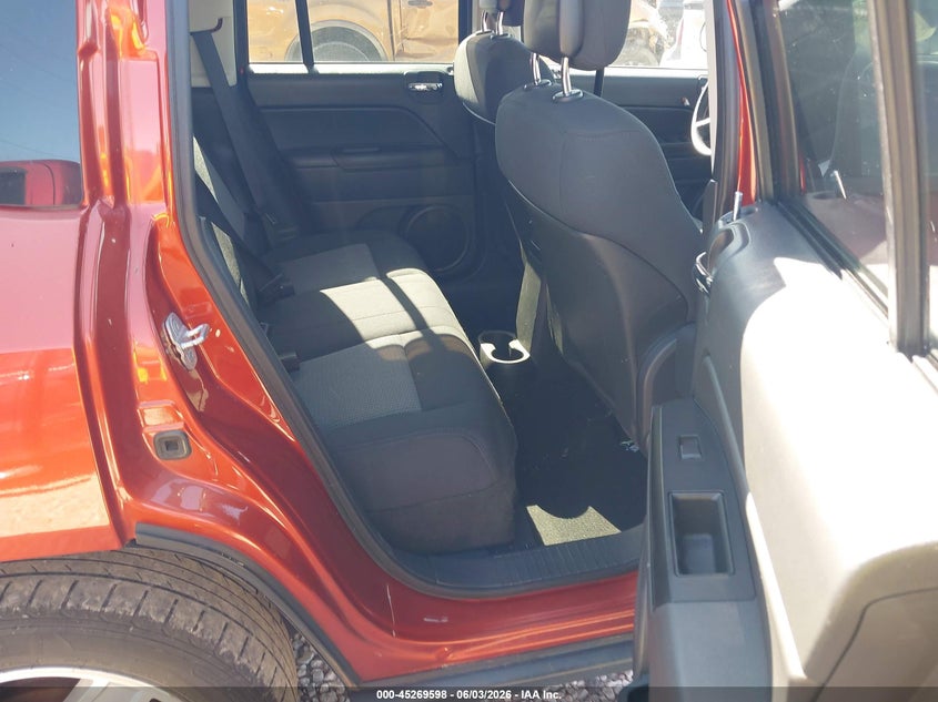 2010 Jeep Compass Latitude VIN: 1J4NT1FA5AD625498 Lot: 45269598