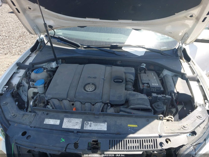 2013 Volkswagen Passat 2.5L S VIN: 1VWAP7A32DC135208 Lot: 45269663