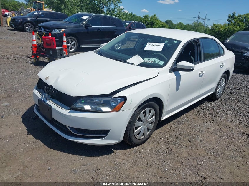 2013 Volkswagen Passat 2.5l S 1VWAP7A32DC135208 photo 1