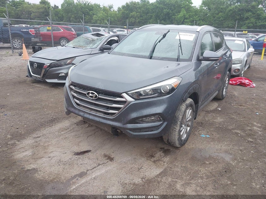 2017 HYUNDAI TUCSON auction photo 2