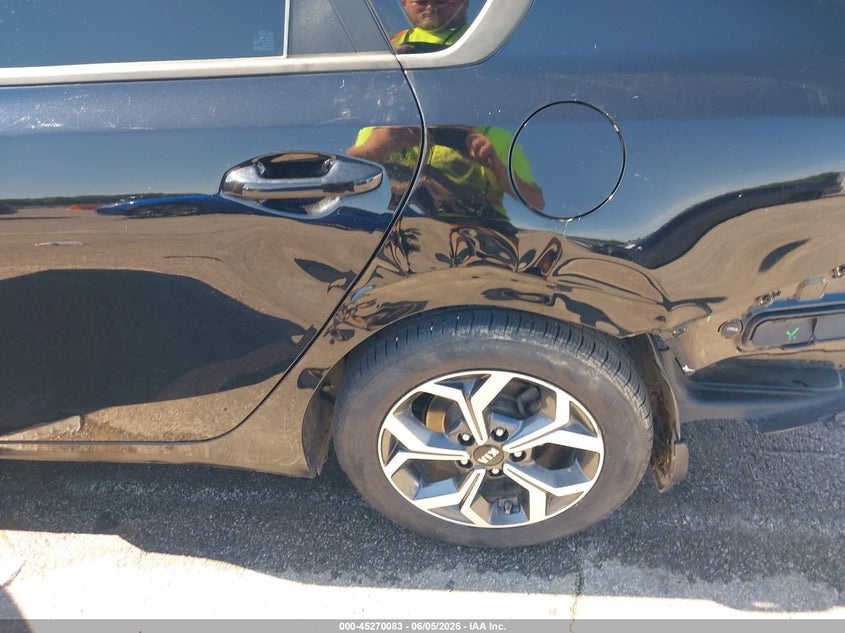 VIN 3KPF24AD4ME366988 2021 KIA FORTE LXS