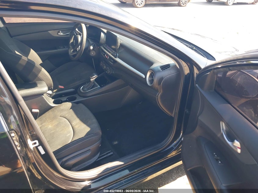 VIN 3KPF24AD4ME366988 2021 KIA FORTE LXS