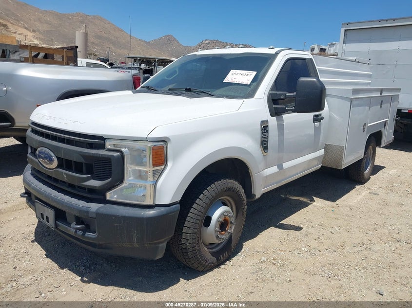 1FDRF3G64MEC67597 2021 Ford F-350 Chassis Xl photo 1