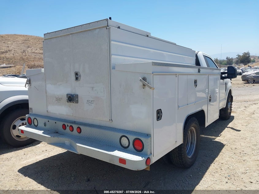 2021 FORD F-350 CHASSIS auction photo 4