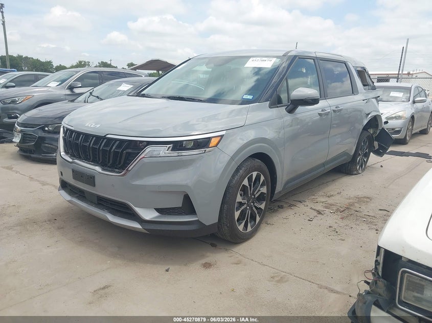 2024 KIA CARNIVAL MPV auction photo 2