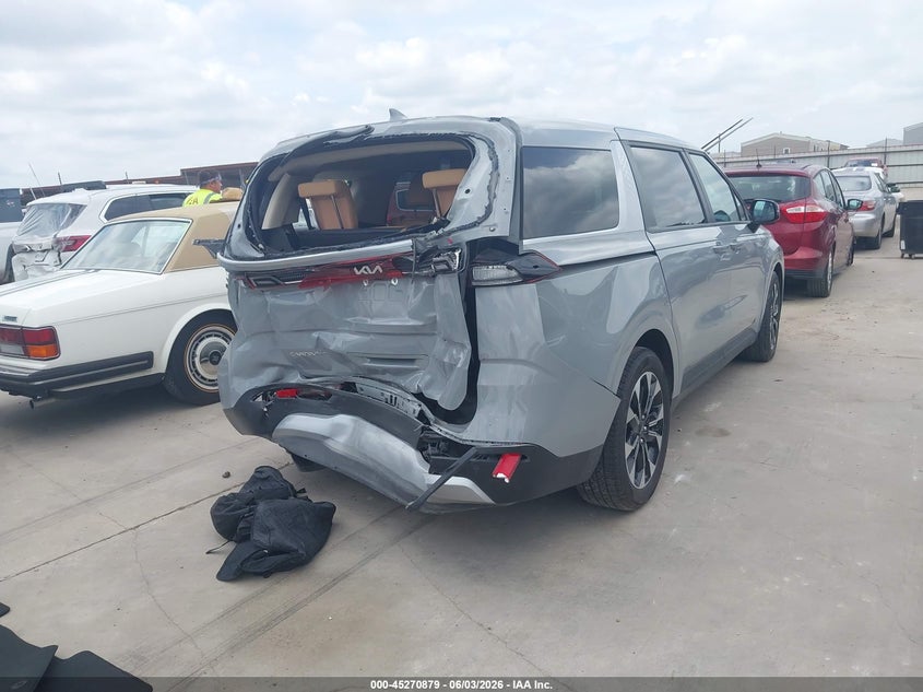 2024 KIA CARNIVAL MPV auction photo 4