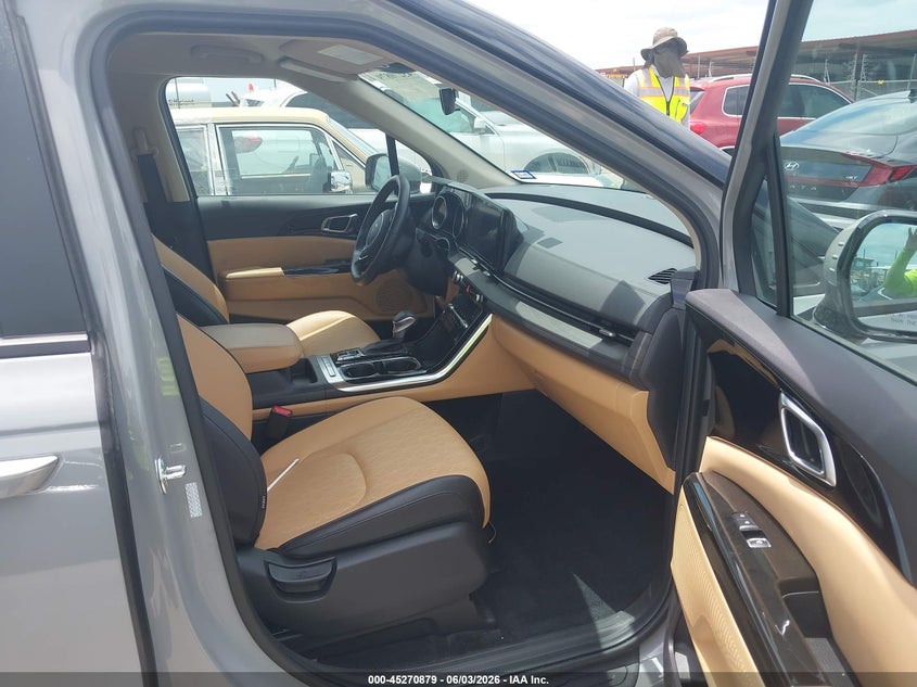 2024 KIA CARNIVAL MPV auction photo 5