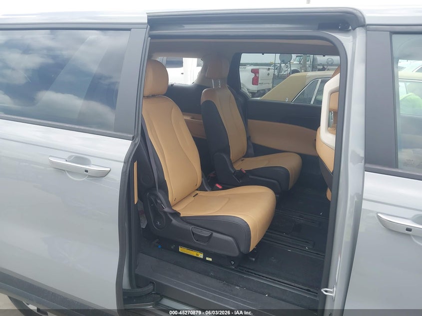 2024 KIA CARNIVAL MPV auction photo 8