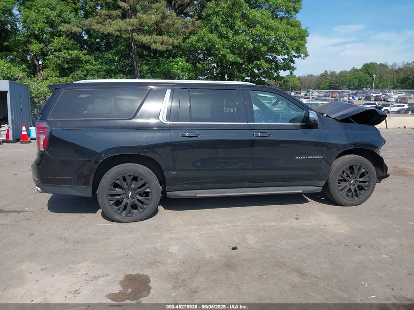 CHEVROLET SUBURBAN - zdjęcie 13